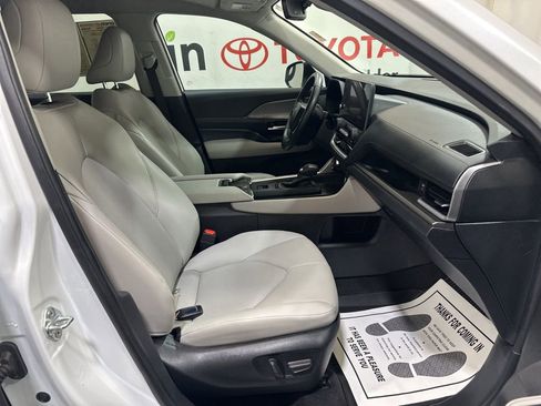 Used 2024 Toyota Grand Highlander XLE image 12