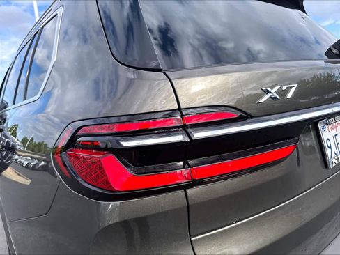 Used 2024 BMW X7 xDrive40i AWD/4WD image 23