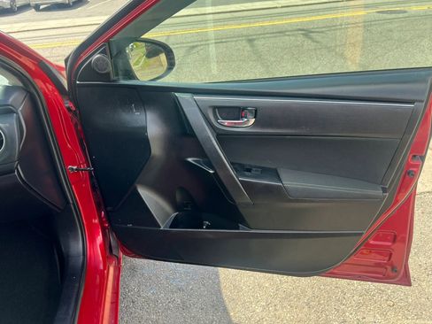 Used 2018 Toyota Corolla LE FWD image 28