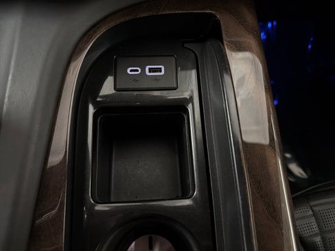 Used 2021 Cadillac Escalade ESV Sport Platinum image 25