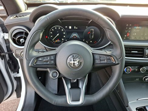 Used 2024 Alfa Romeo Stelvio Ti image 21