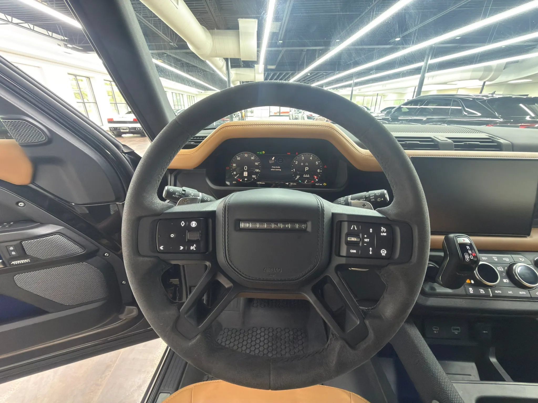 Used 2024 Land Rover Defender 90 V8 AWD/4WD image 23