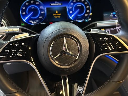 Used 2023 Mercedes-Benz EQS 580 4MATIC SUV image 13