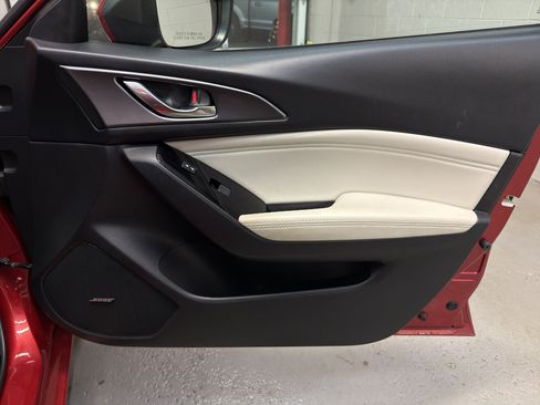 Used 2018 MAZDA MAZDA3 Grand Touring w/ Premium Equipment Package image 20