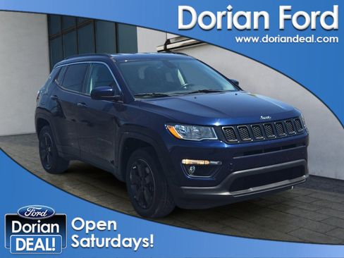 Used 2018 Jeep Compass Latitude w/ Cold Weather Group FWD image 1