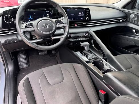 Used 2021 Hyundai Elantra SEL w/ Convenience Package FWD image 2