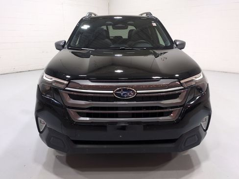 Used 2025 Subaru Forester Premium AWD/4WD image 9