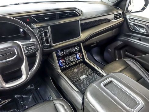 Certified 2022 GMC Yukon XL Denali AWD/4WD image 19