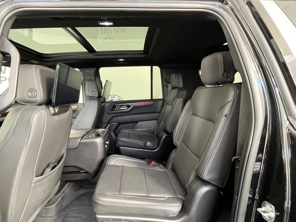 Used 2025 GMC Yukon XL Denali w/ Denali Reserve Package AWD/4WD image 16
