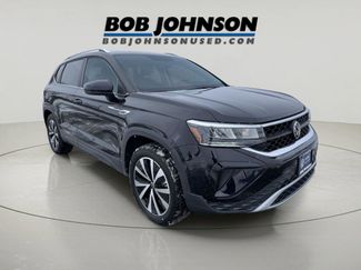 Used 2022 Volkswagen Taos SE w/ Panoramic Sunroof Package video 1