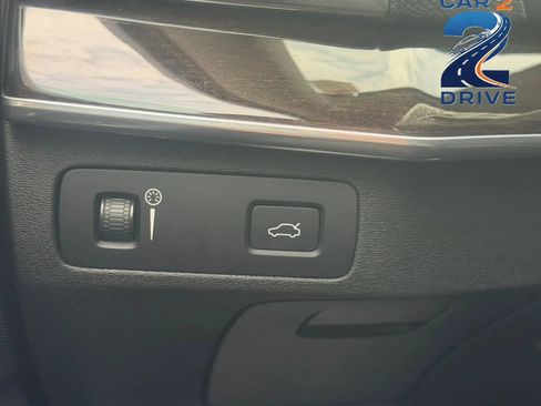 Used 2019 Volvo XC90 T5 Momentum w/ Multimedia Package AWD/4WD image 30