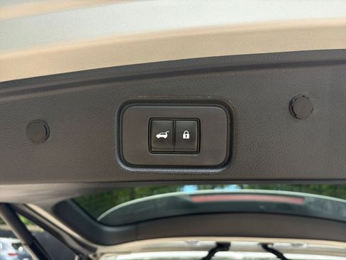 Used 2025 Nissan Pathfinder SV FWD image 23