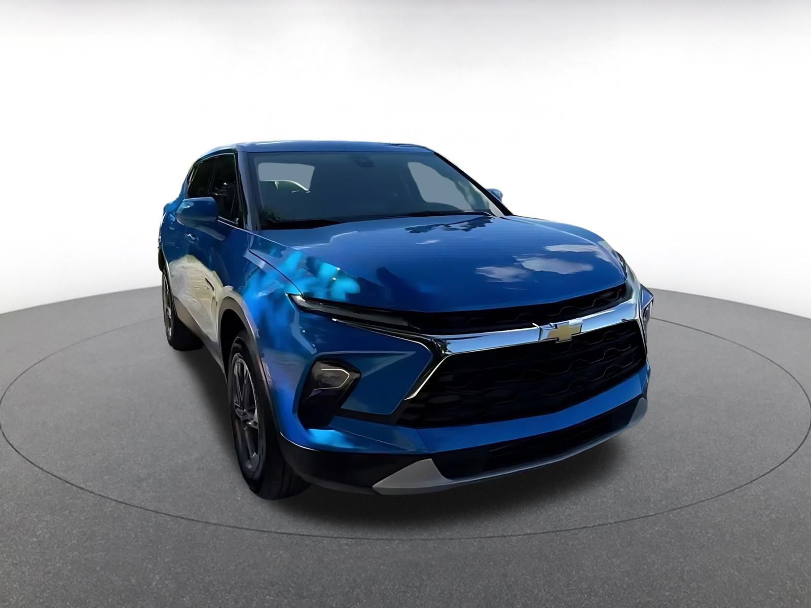 Used 2026 Chevrolet Blazer LT FWD image 3
