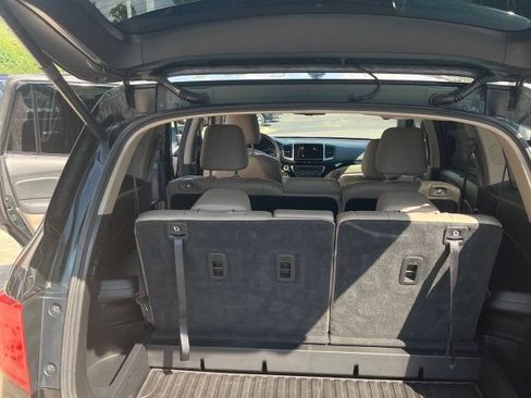 Used 2018 Honda Pilot Touring image 9