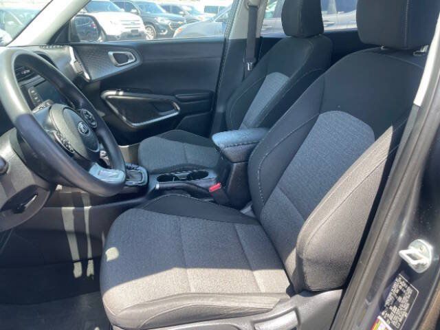 Used 2020 Kia Soul S FWD image 11