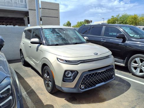 Used 2020 Kia Soul EX FWD image 2