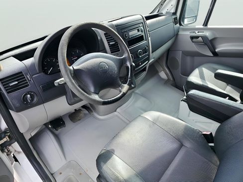 Used 2008 Freightliner Sprinter 3500 image 8