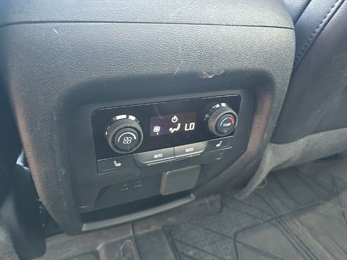 Used 2025 Chevrolet Traverse RS image 16