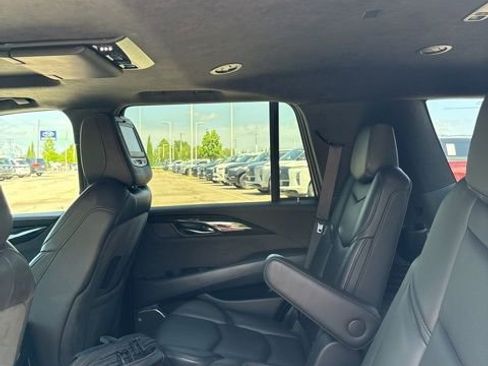 Used 2018 Cadillac Escalade Platinum image 7