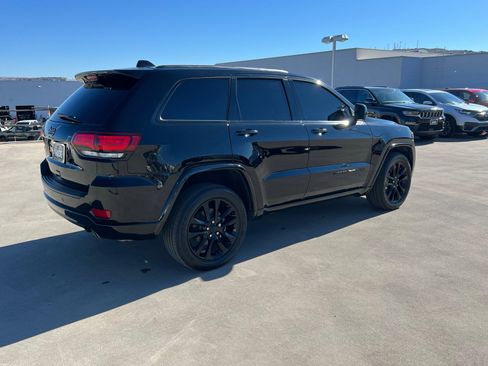 Used 2021 Jeep Grand Cherokee Laredo X image 5