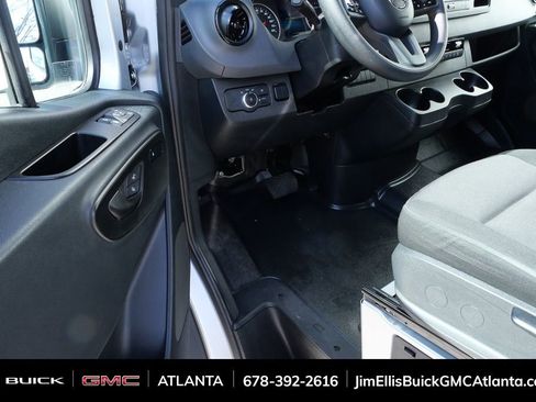 Used 2024 Mercedes-Benz Sprinter 2500 image 8