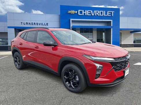 New 2026 Chevrolet Trax LT w/ Sunroof Package FWD image 2