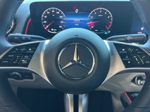 Used 2026 Mercedes-Benz GLB 250 4MATIC image 24
