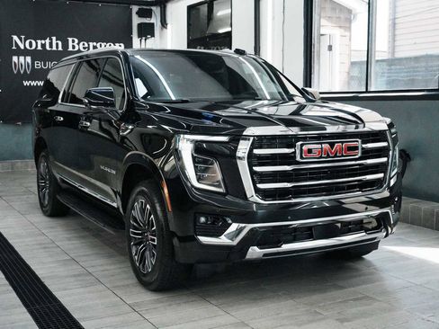 Used 2025 GMC Yukon XL Elevation w/ LPO, Elevation Black Package AWD/4WD image 3