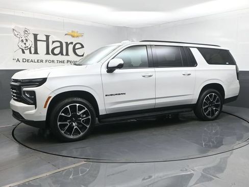 Used 2025 Chevrolet Suburban RST w/ Comfort Package AWD/4WD image 37