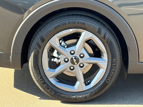 Certified 2025 Kia K4 FWD image 10