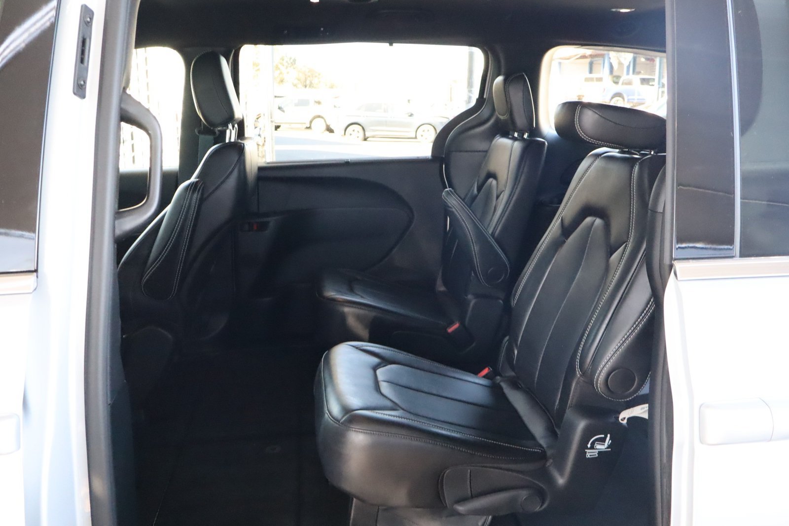 Used 2026 Chrysler Pacifica Select FWD image 37