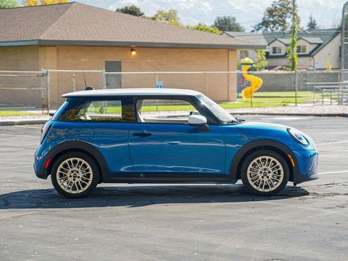 Used 2025 MINI Cooper 2-Door Hardtop image 4