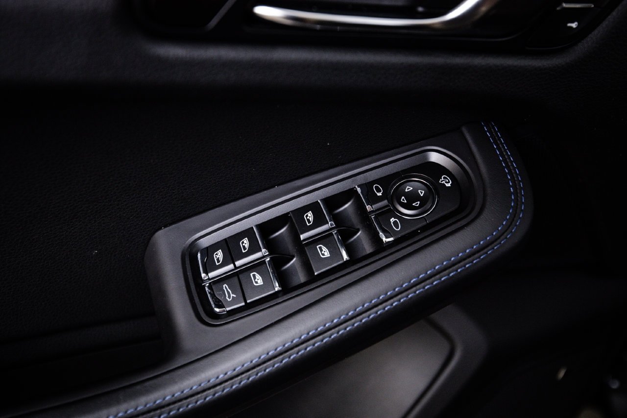 Certified 2025 Porsche Macan AWD/4WD image 22