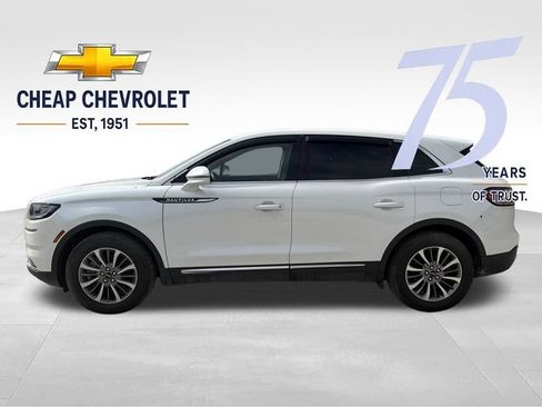 Used 2023 Lincoln Nautilus FWD image 2