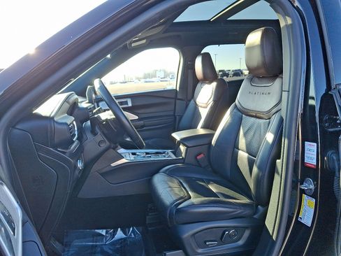 Used 2020 Ford Explorer Platinum w/ Premium Technology Package image 14