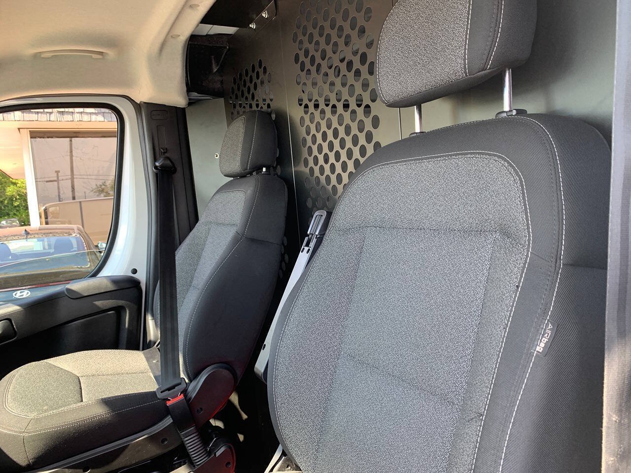 Used 2025 RAM ProMaster 2500 w/ U-Haul Equipment Group FWD image 9