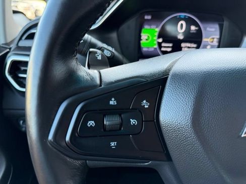 Used 2023 Chevrolet Bolt LT w/ Infotainment Package FWD image 16