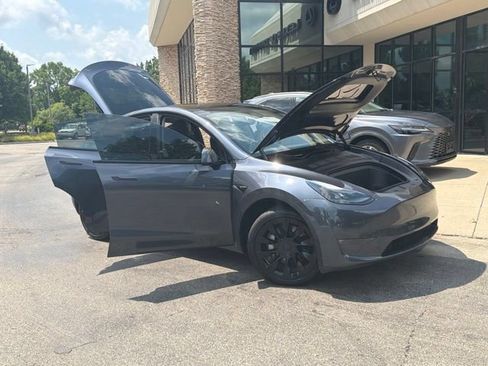 Used 2023 Tesla Model Y Long Range AWD/4WD image 9