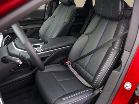 Used 2024 Cadillac Lyriq Sport image 7