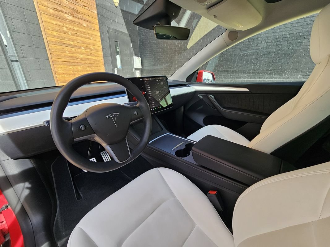 Used 2022 Tesla Model Y Performance AWD/4WD image 2