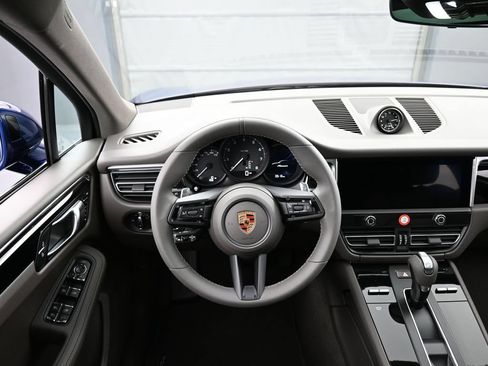 Certified 2026 Porsche Macan AWD/4WD image 18