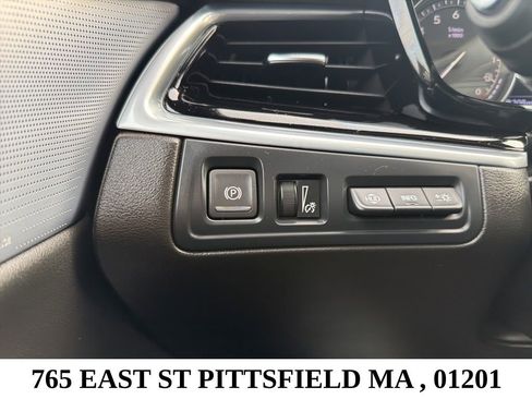 Used 2024 Cadillac XT6 Sport w/ Technology Package image 33