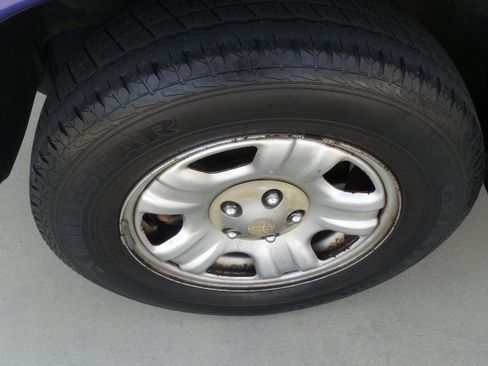 Used 1998 Toyota RAV4 2WD 2-Door image 18