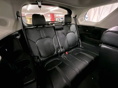 Used 2024 Honda Pilot Touring image 17