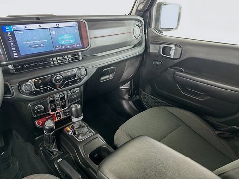 Used 2024 Jeep Wrangler Rubicon image 21