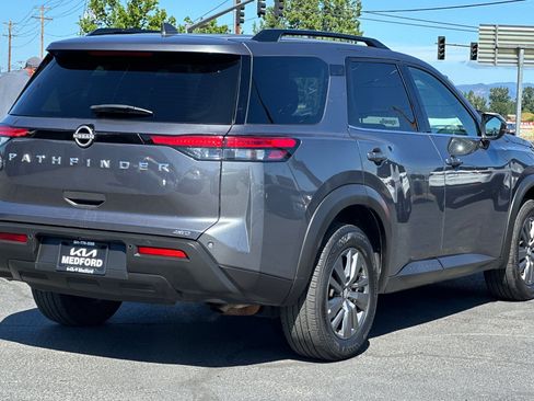 Used 2025 Nissan Pathfinder SV AWD/4WD image 4