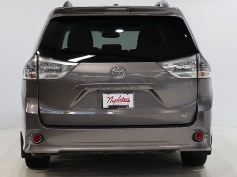 Used 2017 Toyota Sienna SE Premium FWD image 7