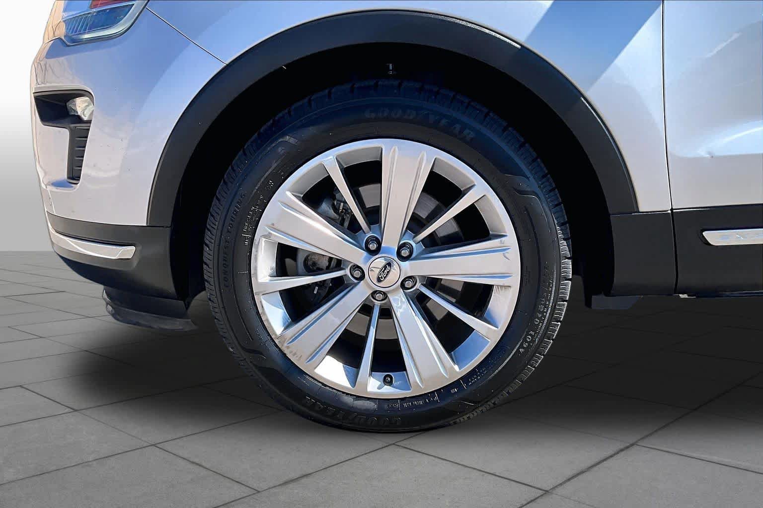 Used 2019 Ford Explorer Limited w/ Class III Trailer Tow Package FWD image 11