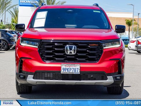 Certified 2025 Honda Pilot TrailSport image 3
