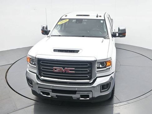 Used 2018 GMC Sierra 2500 SLT w/ Duramax Plus Package AWD/4WD image 19